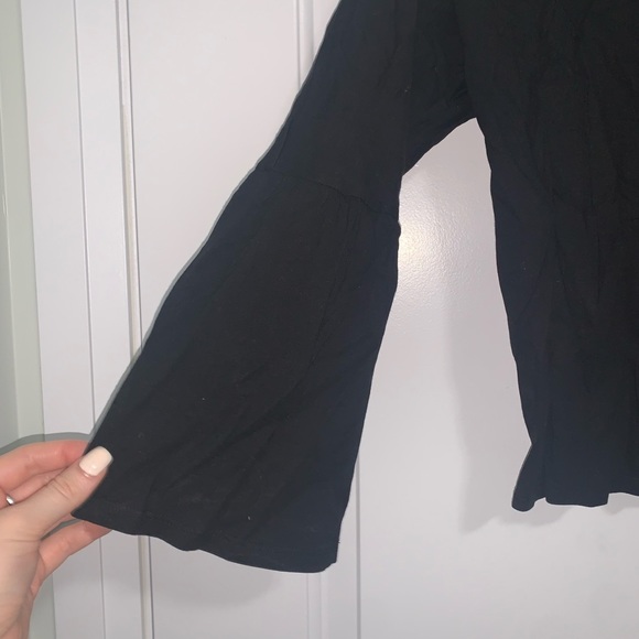 Black Crop Top w Bell Sleeves - Picture 4 of 5